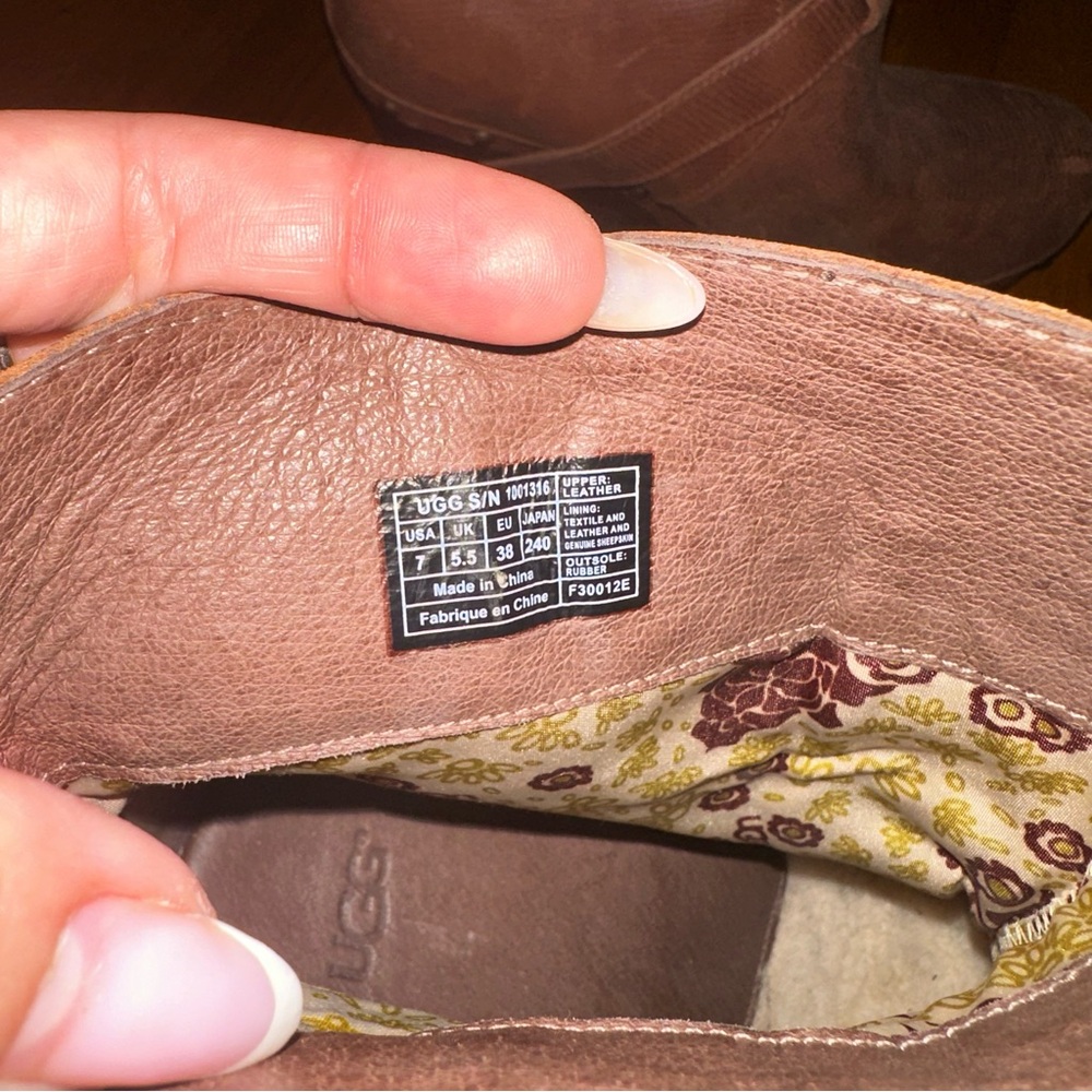 Leather Ugg boots - Picture 2 of 4